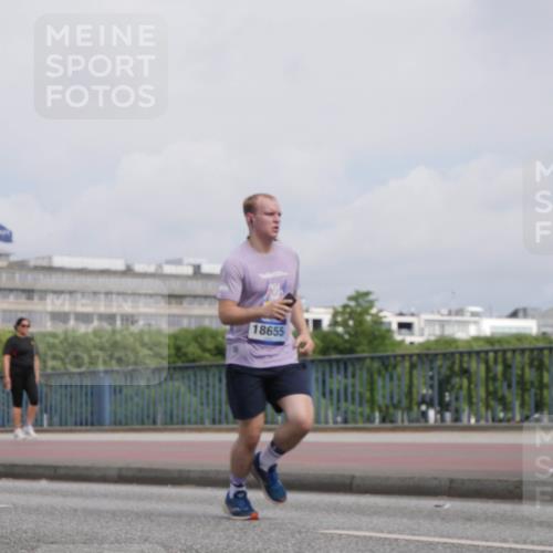 29.06.2025 - hella hamburg halbmarathon Luisa Fischer http://msf.ph/oto/8503982 29.06.2025 10:14:45 Kennedybrücke 18655, 1062, 2661, 7474, 8368, 9254, 10042 meine-sportfotos.de