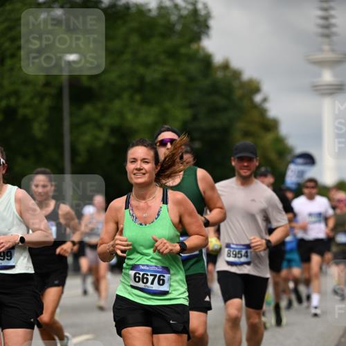 29.06.2025 - hella hamburg halbmarathon Dr. Thomas Lammeyer http://msf.ph/oto/8503996 29.06.2025 10:26:23 Kennedybrücke 1269, 1294, 1419, 1598, 1963, 2009, 2063, 2172, 2919, 3108, 3172, 3458, 3735, 3768, 3910, 3946, 4113, 4114, 4289, 4375, 4376, 4556, 4829, 5079, 6030, 6303, 6676, 6805, 6849, 6977, 7097, 7162, 7375, 7612, 7794, 8431, 8884, 8954, 9062, 9204, 9327, 9516, 9788, 9807, 10167, 10241, 10663, 10710, 10902, 10961, 11046 meine-sportfotos.de
