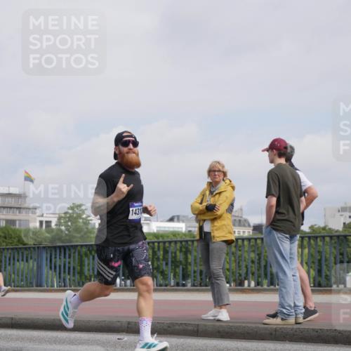29.06.2025 - hella hamburg halbmarathon Luisa Fischer http://msf.ph/oto/8504013 29.06.2025 10:14:49 Kennedybrücke 1431, 1062, 1790, 3837, 7370, 7474, 9254 meine-sportfotos.de