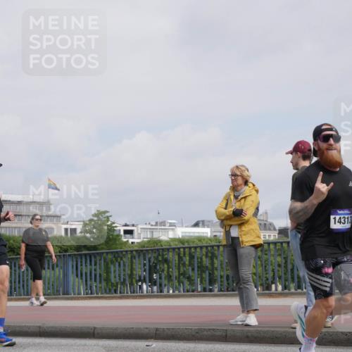 29.06.2025 - hella hamburg halbmarathon Luisa Fischer http://msf.ph/oto/8504016 29.06.2025 10:14:49 Kennedybrücke 62, 14313, 1062, 1790, 3837, 7370, 7474, 9254 meine-sportfotos.de