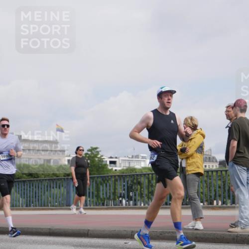 29.06.2025 - hella hamburg halbmarathon Luisa Fischer http://msf.ph/oto/8504025 29.06.2025 10:14:50 Kennedybrücke 16976, 62, 1062, 1790, 3837, 7370, 7474, 9254 meine-sportfotos.de