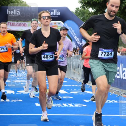 29.06.2025 - hella hamburg halbmarathon Strokosch-Dieckow http://msf.ph/oto/8504030 29.06.2025 10:51:58 Ziel 2818, 2823, 2880, 4033, 4297, 5102, 5336, 6390, 7130, 7409, 7724, 7732, 8413, 8856, 8977, 10057, 13799, 15356, 15506, 15690, 15829, 16179, 16666, 17815, 17962, 17978, 18869 meine-sportfotos.de
