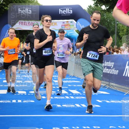 29.06.2025 - hella hamburg halbmarathon Strokosch-Dieckow http://msf.ph/oto/8504049 29.06.2025 10:51:58 Ziel 2818, 2823, 2880, 4033, 4297, 5102, 5336, 6390, 7130, 7409, 7724, 7732, 8413, 8856, 8977, 10057, 13799, 15356, 15506, 15690, 15829, 16179, 16666, 17815, 17962, 17978, 18869 meine-sportfotos.de