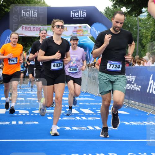 29.06.2025 - hella hamburg halbmarathon Strokosch-Dieckow http://msf.ph/oto/8504057 29.06.2025 10:51:58 Ziel 2818, 2823, 2880, 4033, 4297, 5102, 5336, 6390, 7130, 7409, 7724, 7732, 8413, 8856, 8977, 10057, 13799, 15356, 15506, 15690, 15829, 16179, 16666, 17815, 17962, 17978, 18869 meine-sportfotos.de
