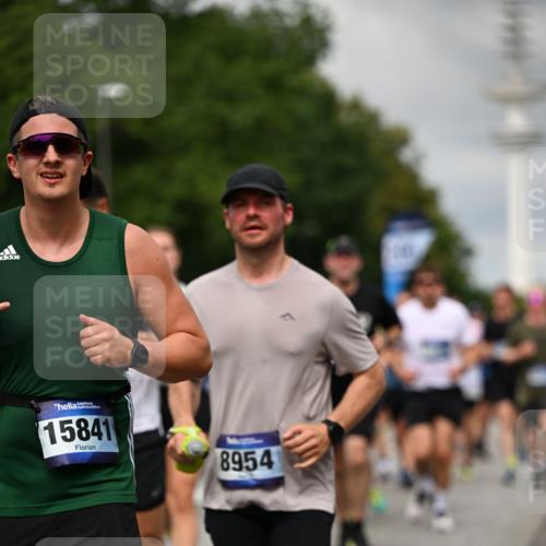 29.06.2025 - hella hamburg halbmarathon Dr. Thomas Lammeyer http://msf.ph/oto/8504063 29.06.2025 10:26:24 Kennedybrücke 1269, 1294, 1419, 1598, 1963, 2009, 2063, 2172, 2351, 2919, 3108, 3172, 3458, 3735, 3768, 3910, 3946, 4113, 4114, 4289, 4375, 4376, 4556, 4829, 5079, 6030, 6303, 6676, 6805, 6849, 6977, 7097, 7162, 7375, 7612, 7794, 8431, 8884, 8954, 9062, 9204, 9327, 9516, 9788, 9807, 10167, 10241, 10663, 10710, 10902, 10961, 11046 meine-sportfotos.de
