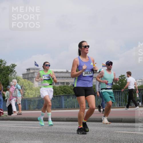 29.06.2025 - hella hamburg halbmarathon Luisa Fischer http://msf.ph/oto/8504073 29.06.2025 10:14:56 Kennedybrücke 19172, 1790, 3837, 17774, 7370, 1790, 3746, 3837, 4499, 6966, 7370, 9119, 9254, 9405 meine-sportfotos.de