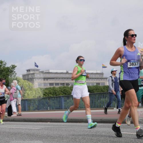 29.06.2025 - hella hamburg halbmarathon Luisa Fischer http://msf.ph/oto/8504077 29.06.2025 10:14:56 Kennedybrücke 172, 3837, 1777, 1790, 3746, 3837, 4499, 6966, 7370, 9119, 9254, 9405 meine-sportfotos.de