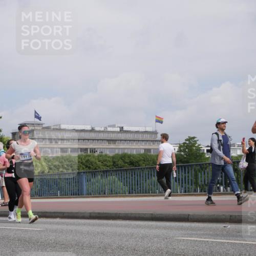 29.06.2025 - hella hamburg halbmarathon Luisa Fischer http://msf.ph/oto/8504084 29.06.2025 10:14:57 Kennedybrücke 19172, 790, 1790, 3746, 3837, 4499, 6966, 7370, 9119, 9253, 9254, 9405 meine-sportfotos.de
