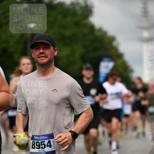 29.06.2025 - hella hamburg halbmarathon Dr. Thomas Lammeyer http://msf.ph/oto/8504088 29.06.2025 10:26:25 Kennedybrücke 1269, 1294, 1419, 1598, 1963, 2009, 2063, 2172, 2351, 2919, 3108, 3172, 3458, 3735, 3768, 3910, 3946, 4113, 4114, 4375, 4376, 4556, 4829, 5079, 6030, 6303, 6307, 6676, 6805, 6849, 6977, 7097, 7162, 7375, 7612, 7794, 8431, 8511, 8884, 8954, 9204, 9327, 9516, 9788, 9807, 10167, 10241, 10663, 10710, 10902, 10961, 11046 meine-sportfotos.de