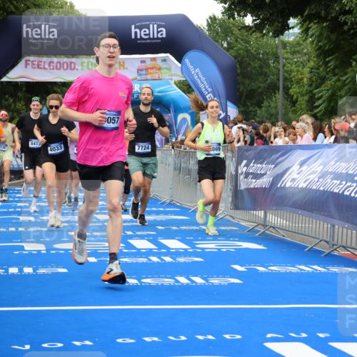 29.06.2025 - hella hamburg halbmarathon Strokosch-Dieckow http://msf.ph/oto/8504089 29.06.2025 10:51:56 Ziel 2818, 2823, 2880, 4033, 4297, 5102, 5336, 6390, 7130, 7409, 7724, 8413, 8856, 8977, 9793, 9959, 10057, 13799, 15356, 15506, 15690, 16179, 17815, 17962, 17978, 18869, 19137 meine-sportfotos.de