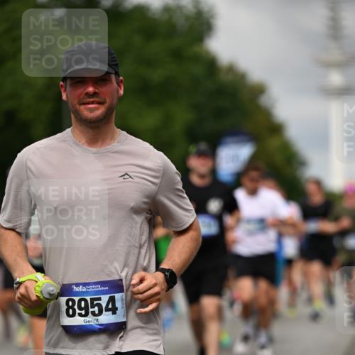 29.06.2025 - hella hamburg halbmarathon Dr. Thomas Lammeyer http://msf.ph/oto/8504096 29.06.2025 10:26:25 Kennedybrücke 1269, 1294, 1419, 1598, 1963, 2009, 2063, 2172, 2351, 2919, 3108, 3172, 3458, 3735, 3768, 3910, 3946, 4113, 4114, 4375, 4376, 4556, 4829, 5079, 6030, 6303, 6307, 6676, 6805, 6849, 6977, 7097, 7162, 7375, 7612, 7794, 8431, 8511, 8884, 8954, 9204, 9327, 9516, 9788, 9807, 10167, 10241, 10663, 10710, 10902, 10961, 11046 meine-sportfotos.de