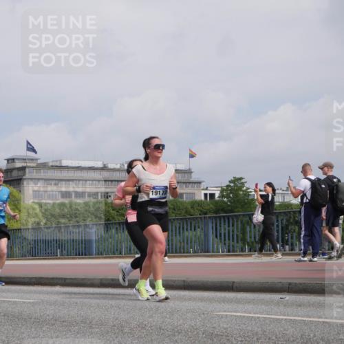 29.06.2025 - hella hamburg halbmarathon Luisa Fischer http://msf.ph/oto/8504097 29.06.2025 10:14:58 Kennedybrücke 11525, 6966, 19172, 1790, 3746, 3837, 4499, 6966, 7370, 9119, 9253, 9254, 9405 meine-sportfotos.de