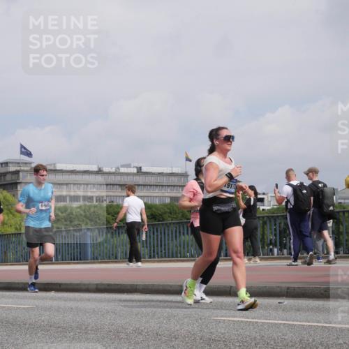 29.06.2025 - hella hamburg halbmarathon Luisa Fischer http://msf.ph/oto/8504100 29.06.2025 10:14:59 Kennedybrücke 11525, 6966, 19172, 1790, 3746, 3837, 4499, 6966, 7370, 9119, 9253, 9405 meine-sportfotos.de
