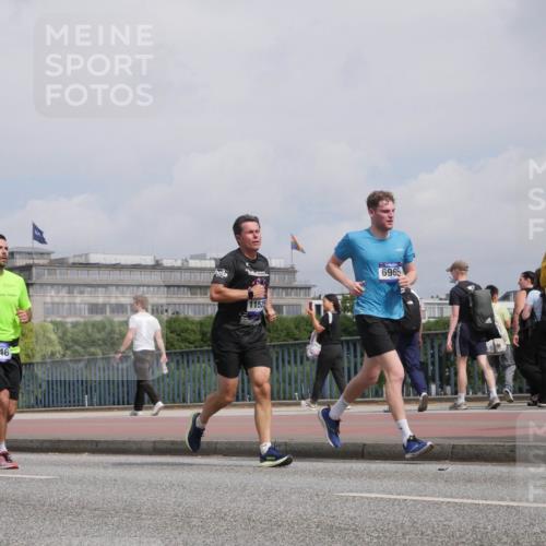 29.06.2025 - hella hamburg halbmarathon Luisa Fischer http://msf.ph/oto/8504109 29.06.2025 10:15:00 Kennedybrücke 11525, 6966, 18429, 3746, 1790, 3746, 4499, 6966, 8207, 9119, 9253, 9405 meine-sportfotos.de