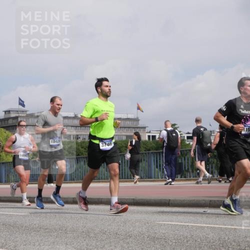 29.06.2025 - hella hamburg halbmarathon Luisa Fischer http://msf.ph/oto/8504119 29.06.2025 10:15:01 Kennedybrücke 14060, 18429, 3746, 3746, 4499, 6966, 8206, 8207, 9119, 9253, 9405 meine-sportfotos.de
