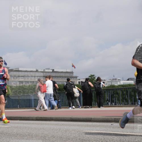 29.06.2025 - hella hamburg halbmarathon Luisa Fischer http://msf.ph/oto/8504201 29.06.2025 10:15:11 Kennedybrücke 15369, 83, 1249, 1850, 1851, 2963, 2964, 3182, 3248, 3262, 4453, 5166, 5176, 6822, 6871, 8206, 8207, 8971, 10685 meine-sportfotos.de