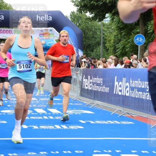 29.06.2025 - hella hamburg halbmarathon Strokosch-Dieckow http://msf.ph/oto/8504202 29.06.2025 10:51:54 Ziel 2818, 2823, 2880, 4033, 4297, 5102, 5336, 6390, 7130, 7409, 7724, 8413, 8856, 8977, 9793, 9959, 10057, 13799, 15356, 15427, 15690, 16907, 17815, 17962, 17978, 18869, 19137 meine-sportfotos.de