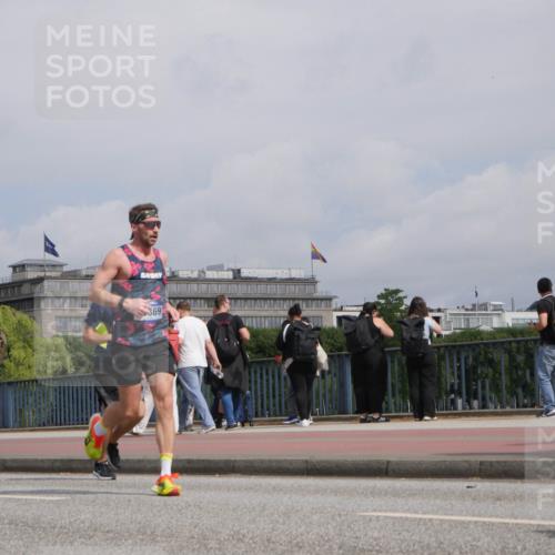 29.06.2025 - hella hamburg halbmarathon Luisa Fischer http://msf.ph/oto/8504206 29.06.2025 10:15:11 Kennedybrücke 369, 1249, 1850, 1851, 2963, 2964, 3182, 3248, 3262, 4453, 5166, 5176, 6822, 6871, 8206, 8207, 8971, 10685 meine-sportfotos.de