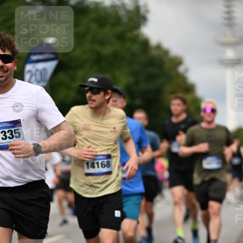 29.06.2025 - hella hamburg halbmarathon Dr. Thomas Lammeyer http://msf.ph/oto/8504209 29.06.2025 10:26:28 Kennedybrücke 1269, 1294, 1419, 1598, 1963, 2009, 2063, 2172, 2351, 2919, 3108, 3172, 3458, 3735, 3768, 3910, 3946, 4113, 4114, 4375, 4376, 4556, 4829, 5079, 6030, 6303, 6307, 6676, 6805, 6849, 6977, 7097, 7162, 7794, 8431, 8511, 8884, 8954, 9204, 9327, 9516, 9788, 9807, 10167, 10241, 10663, 10710, 10902, 10961, 11046 meine-sportfotos.de