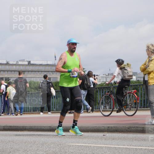 29.06.2025 - hella hamburg halbmarathon Luisa Fischer http://msf.ph/oto/8504230 29.06.2025 10:15:14 Kennedybrücke 1249, 1610, 1785, 1850, 1851, 2963, 2964, 3182, 3248, 3262, 4453, 5166, 5176, 6822, 6871, 8206, 8971, 9428, 10685 meine-sportfotos.de