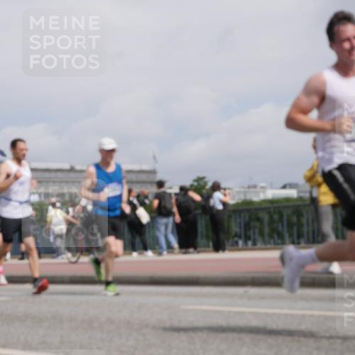 29.06.2025 - hella hamburg halbmarathon Luisa Fischer http://msf.ph/oto/8504241 29.06.2025 10:15:15 Kennedybrücke 1249, 1610, 1785, 1850, 1851, 2963, 2964, 3182, 3248, 3262, 4453, 5166, 5176, 6822, 6871, 8971, 9428, 10685 meine-sportfotos.de