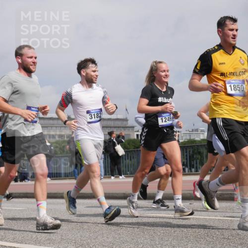 29.06.2025 - hella hamburg halbmarathon Luisa Fischer http://msf.ph/oto/8504254 29.06.2025 10:15:17 Kennedybrücke 3182, 1249, 1850, 1249, 1610, 1785, 1850, 1851, 2963, 2964, 3182, 3248, 3262, 4453, 5166, 5176, 6822, 6871, 7907, 8971, 9428, 10685 meine-sportfotos.de