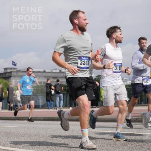 29.06.2025 - hella hamburg halbmarathon Luisa Fischer http://msf.ph/oto/8504258 29.06.2025 10:15:18 Kennedybrücke 185, 5166, 3248, 3182, 6822, 1249, 1249, 1610, 1785, 1850, 1851, 2963, 2964, 3182, 3248, 3262, 4453, 5166, 5176, 6822, 6871, 7907, 8971, 9428, 10685 meine-sportfotos.de