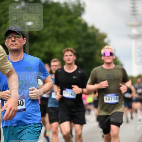 29.06.2025 - hella hamburg halbmarathon Dr. Thomas Lammeyer http://msf.ph/oto/8504262 29.06.2025 10:26:30 Kennedybrücke 1269, 1294, 1419, 1598, 1963, 2063, 2172, 2351, 2919, 3108, 3172, 3458, 3735, 3768, 3910, 3946, 4113, 4114, 4375, 4376, 4556, 4559, 4829, 5079, 6030, 6303, 6307, 6676, 6805, 6849, 6899, 6977, 7097, 7162, 7794, 8511, 8884, 8954, 9204, 9516, 9788, 9807, 10167, 10241, 10663, 10710, 10739, 10902, 10961, 11046 meine-sportfotos.de