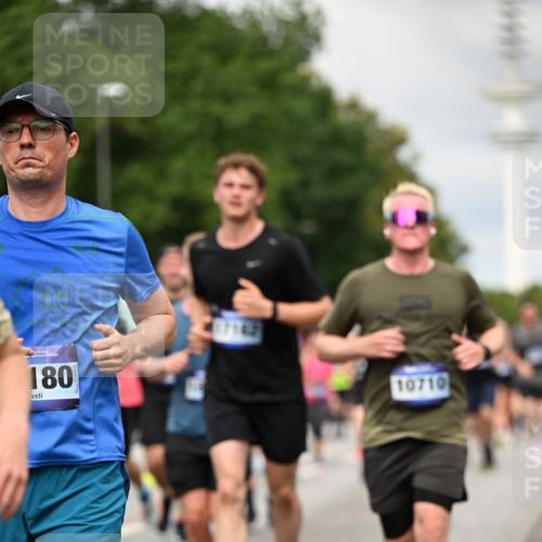 29.06.2025 - hella hamburg halbmarathon Dr. Thomas Lammeyer http://msf.ph/oto/8504268 29.06.2025 10:26:30 Kennedybrücke 1269, 1294, 1419, 1598, 1963, 2063, 2172, 2351, 2919, 3108, 3172, 3458, 3735, 3768, 3910, 3946, 4113, 4114, 4375, 4376, 4556, 4559, 4829, 5079, 6030, 6303, 6307, 6676, 6805, 6849, 6899, 6977, 7097, 7162, 7794, 8511, 8884, 8954, 9204, 9516, 9788, 9807, 10167, 10241, 10663, 10710, 10739, 10902, 10961, 11046 meine-sportfotos.de
