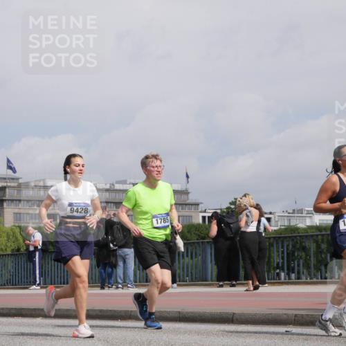 29.06.2025 - hella hamburg halbmarathon Luisa Fischer http://msf.ph/oto/8504287 29.06.2025 10:15:22 Kennedybrücke 9428, 1785, 1610, 1610, 1785, 1851, 2963, 2964, 5150, 5166, 7907, 8917, 8971, 9428, 10402, 10685 meine-sportfotos.de