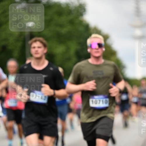 29.06.2025 - hella hamburg halbmarathon Dr. Thomas Lammeyer http://msf.ph/oto/8504296 29.06.2025 10:26:30 Kennedybrücke 1269, 1294, 1419, 1598, 1963, 2063, 2172, 2351, 2919, 3108, 3172, 3458, 3735, 3768, 3910, 3946, 4113, 4114, 4375, 4376, 4556, 4559, 4829, 5079, 6030, 6303, 6307, 6676, 6805, 6849, 6899, 6977, 7097, 7162, 7794, 8511, 8884, 8954, 9204, 9516, 9788, 9807, 10167, 10241, 10663, 10710, 10739, 10902, 10961, 11046 meine-sportfotos.de