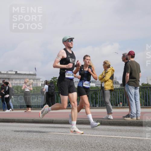 29.06.2025 - hella hamburg halbmarathon Luisa Fischer http://msf.ph/oto/8504316 29.06.2025 10:15:25 Kennedybrücke 7907, 18530, 16473, 1, 11, 1610, 1785, 3363, 5150, 7014, 7907, 8917, 9428, 10067, 10402 meine-sportfotos.de