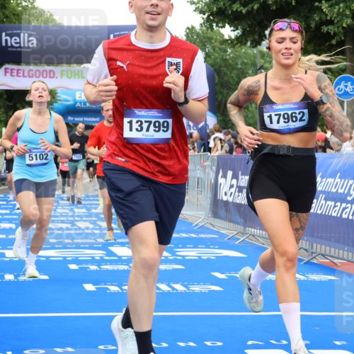 29.06.2025 - hella hamburg halbmarathon Strokosch-Dieckow http://msf.ph/oto/8504318 29.06.2025 10:51:53 Ziel 2396, 2818, 2823, 2880, 4033, 4297, 5102, 5336, 6390, 7130, 7409, 7724, 8413, 8710, 8856, 8977, 9793, 9959, 10057, 12224, 13799, 15356, 15427, 15690, 16907, 17815, 17962, 17978, 18869, 19137 meine-sportfotos.de
