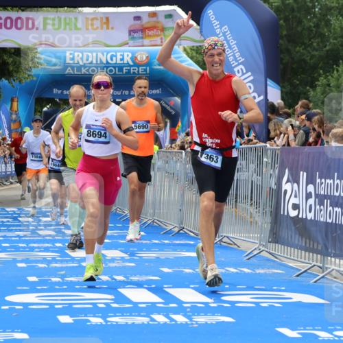 29.06.2025 - hella hamburg halbmarathon Strokosch-Dieckow http://msf.ph/oto/8504320 29.06.2025 10:41:57 Ziel 1169, 5690, 6593, 7092, 7363, 8694, 11417, 12292, 13196, 15521, 15846, 16507, 17864, 17926, 18920, 19046 meine-sportfotos.de