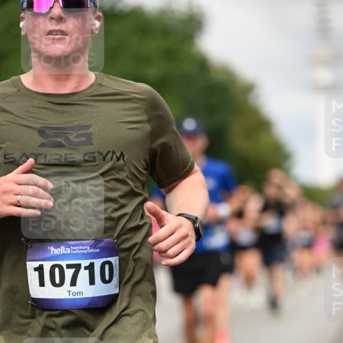 29.06.2025 - hella hamburg halbmarathon Dr. Thomas Lammeyer http://msf.ph/oto/8504334 29.06.2025 10:26:32 Kennedybrücke 1294, 1419, 1598, 1963, 2063, 2172, 2351, 2919, 3108, 3172, 3458, 3735, 3768, 3910, 3946, 3995, 4113, 4114, 4131, 4375, 4376, 4556, 4559, 4829, 5079, 6030, 6303, 6307, 6676, 6805, 6820, 6849, 6899, 6977, 7097, 7162, 7794, 8511, 8855, 8884, 8954, 9204, 9516, 9807, 10065, 10167, 10241, 10663, 10710, 10739, 10902, 10961, 11046 meine-sportfotos.de
