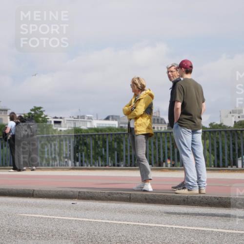 29.06.2025 - hella hamburg halbmarathon Luisa Fischer http://msf.ph/oto/8504336 29.06.2025 10:15:28 Kennedybrücke 3363, 5150, 7014, 7907, 8917, 10067, 10402 meine-sportfotos.de