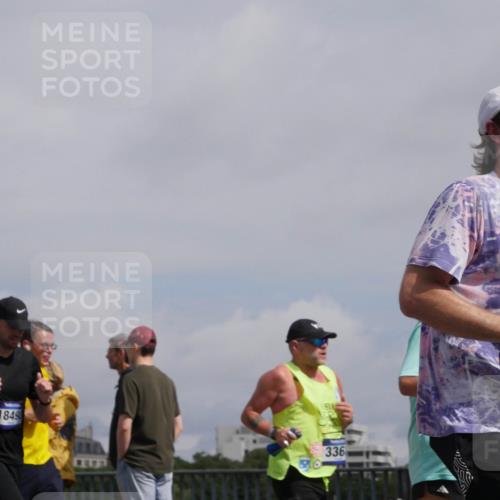 29.06.2025 - hella hamburg halbmarathon Luisa Fischer http://msf.ph/oto/8504355 29.06.2025 10:15:32 Kennedybrücke 1849, 336, 10402, 3363, 5150, 7014, 8917, 9705, 10067, 10402, 10409 meine-sportfotos.de