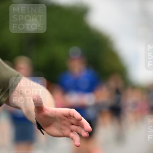 29.06.2025 - hella hamburg halbmarathon Dr. Thomas Lammeyer http://msf.ph/oto/8504356 29.06.2025 10:26:33 Kennedybrücke 1294, 1419, 1598, 1963, 2063, 2172, 2351, 2919, 3108, 3172, 3458, 3735, 3768, 3910, 3946, 3995, 4113, 4114, 4131, 4376, 4556, 4559, 4829, 5079, 6030, 6303, 6307, 6676, 6805, 6820, 6849, 6899, 6977, 7097, 7162, 7794, 8511, 8855, 8884, 8954, 9204, 9516, 9807, 10065, 10167, 10241, 10663, 10710, 10739, 10961, 11046 meine-sportfotos.de