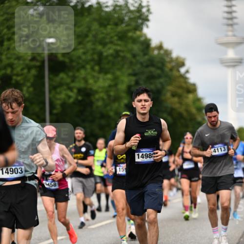 29.06.2025 - hella hamburg halbmarathon Dr. Thomas Lammeyer http://msf.ph/oto/8504416 29.06.2025 10:26:35 Kennedybrücke 1294, 1419, 1598, 1963, 2063, 2172, 2351, 2919, 3108, 3172, 3458, 3735, 3768, 3910, 3946, 3995, 4113, 4114, 4131, 4366, 4556, 4559, 4829, 4970, 5079, 6030, 6049, 6303, 6307, 6676, 6805, 6820, 6849, 6899, 6977, 7097, 7162, 7794, 7925, 8511, 8855, 8884, 8931, 8954, 9204, 9516, 9807, 10065, 10241, 10663, 10710, 10739, 10961, 11046 meine-sportfotos.de