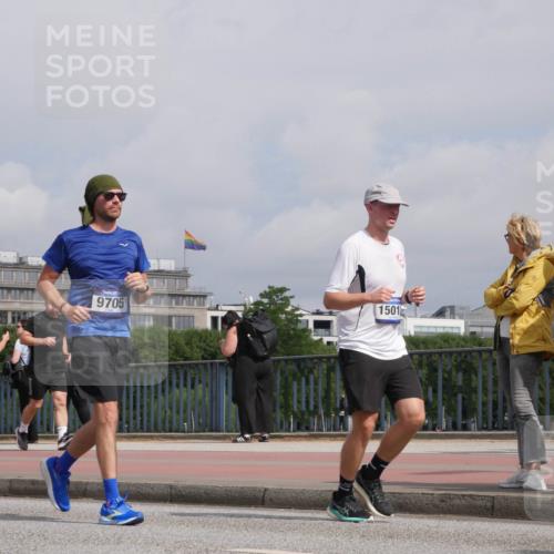 29.06.2025 - hella hamburg halbmarathon Luisa Fischer http://msf.ph/oto/8504417 29.06.2025 10:15:41 Kennedybrücke 9705, 1501, 2531, 2942, 3360, 4532, 8398, 8405, 9705, 10409 meine-sportfotos.de