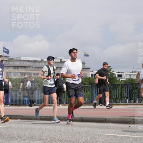 29.06.2025 - hella hamburg halbmarathon Luisa Fischer http://msf.ph/oto/8504432 29.06.2025 10:15:42 Kennedybrücke 14863, 453, 2531, 2942, 3360, 4532, 6489, 8398, 8405, 9705, 10409 meine-sportfotos.de