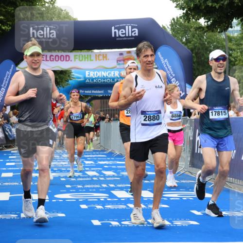 29.06.2025 - hella hamburg halbmarathon Strokosch-Dieckow http://msf.ph/oto/8504439 29.06.2025 10:51:51 Ziel 2396, 2818, 2823, 2880, 4033, 4297, 5102, 6390, 7224, 7409, 7724, 8710, 8819, 8856, 9793, 9959, 10057, 12224, 13799, 15427, 15690, 15727, 16907, 17682, 17815, 17962, 18869, 19053, 19137 meine-sportfotos.de