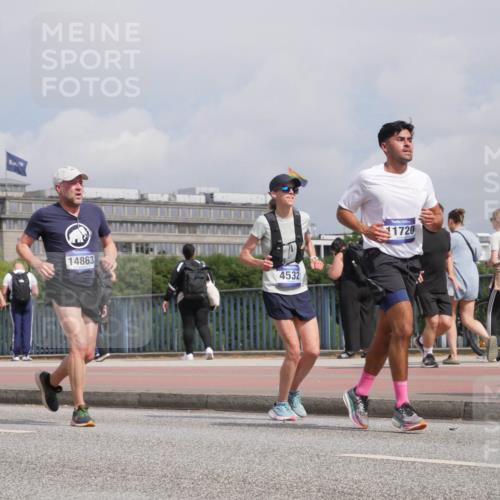 29.06.2025 - hella hamburg halbmarathon Luisa Fischer http://msf.ph/oto/8504440 29.06.2025 10:15:42 Kennedybrücke 14404, 14863, 4532, 1720, 2531, 2942, 3360, 4532, 6489, 8398, 8405, 9705, 10409 meine-sportfotos.de