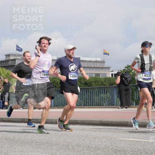 29.06.2025 - hella hamburg halbmarathon Luisa Fischer http://msf.ph/oto/8504444 29.06.2025 10:15:43 Kennedybrücke 2942, 14404, 14863, 4532, 1020, 1051, 2531, 2942, 3360, 4532, 6489, 8398, 8405, 9705, 10409 meine-sportfotos.de