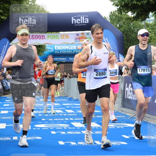 29.06.2025 - hella hamburg halbmarathon Strokosch-Dieckow http://msf.ph/oto/8504456 29.06.2025 10:51:51 Ziel 2396, 2818, 2823, 2880, 4033, 4297, 5102, 6390, 7224, 7409, 7724, 8710, 8819, 8856, 9793, 9959, 10057, 12224, 13799, 15427, 15690, 15727, 16907, 17682, 17815, 17962, 18869, 19053, 19137 meine-sportfotos.de