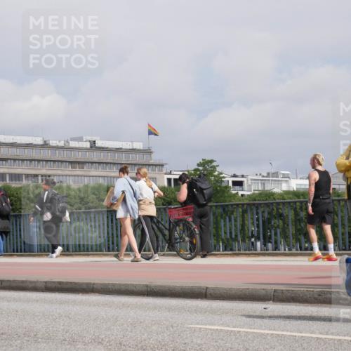 29.06.2025 - hella hamburg halbmarathon Luisa Fischer http://msf.ph/oto/8504464 29.06.2025 10:15:45 Kennedybrücke 1020, 1051, 2531, 2942, 3360, 4532, 6489, 7873, 8398, 8405, 9705 meine-sportfotos.de
