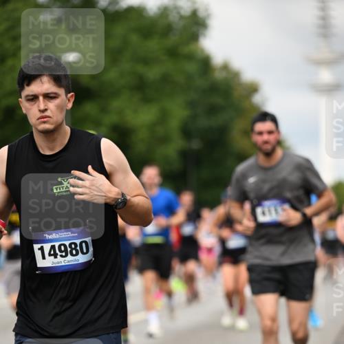 29.06.2025 - hella hamburg halbmarathon Dr. Thomas Lammeyer http://msf.ph/oto/8504474 29.06.2025 10:26:37 Kennedybrücke 1294, 1419, 1598, 1963, 2063, 2172, 2351, 2919, 3108, 3172, 3458, 3735, 3768, 3910, 3946, 3995, 4113, 4114, 4131, 4366, 4556, 4559, 4829, 4970, 5079, 6030, 6049, 6303, 6307, 6805, 6820, 6826, 6849, 6899, 6977, 7097, 7162, 7794, 7925, 8511, 8855, 8884, 8931, 9204, 9516, 9807, 10065, 10210, 10241, 10663, 10710, 10739, 10917, 10961, 11046 meine-sportfotos.de