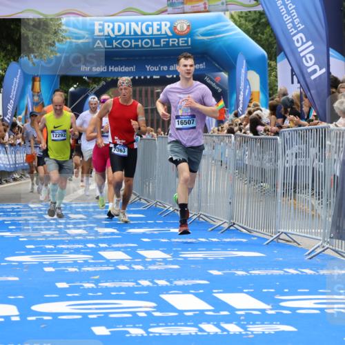 29.06.2025 - hella hamburg halbmarathon Strokosch-Dieckow http://msf.ph/oto/8504475 29.06.2025 10:41:55 Ziel 1169, 5690, 6593, 7092, 7363, 8694, 11417, 11765, 12292, 13196, 15521, 15846, 15935, 16507, 17864, 17926, 18920, 19046 meine-sportfotos.de