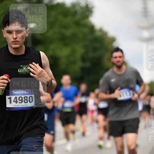 29.06.2025 - hella hamburg halbmarathon Dr. Thomas Lammeyer http://msf.ph/oto/8504479 29.06.2025 10:26:37 Kennedybrücke 1294, 1419, 1598, 1963, 2063, 2172, 2351, 2919, 3108, 3172, 3458, 3735, 3768, 3910, 3946, 3995, 4113, 4114, 4131, 4366, 4556, 4559, 4829, 4970, 5079, 6030, 6049, 6303, 6307, 6805, 6820, 6826, 6849, 6899, 6977, 7097, 7162, 7794, 7925, 8511, 8855, 8884, 8931, 9204, 9516, 9807, 10065, 10210, 10241, 10663, 10710, 10739, 10917, 10961, 11046 meine-sportfotos.de