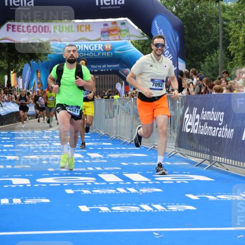 29.06.2025 - hella hamburg halbmarathon Strokosch-Dieckow http://msf.ph/oto/8504508 29.06.2025 10:41:51 Ziel 1169, 1763, 7092, 7363, 8694, 10415, 11765, 14346, 15521, 15935, 16507 meine-sportfotos.de